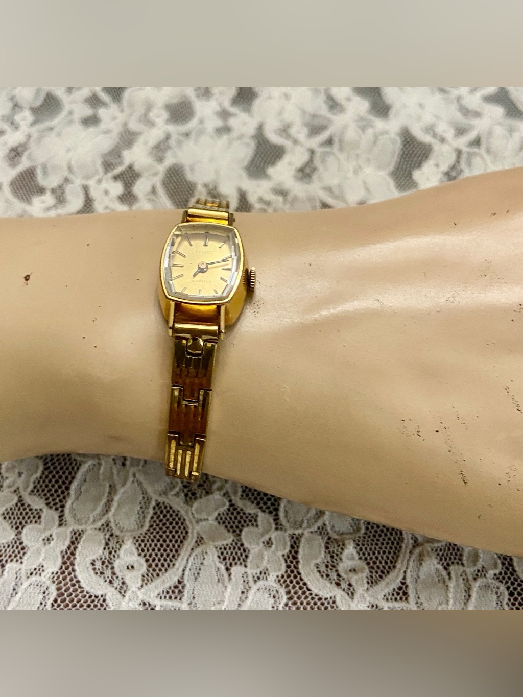 Tissot Saphir Swiss Made Mechanical Gold Ladies Watch